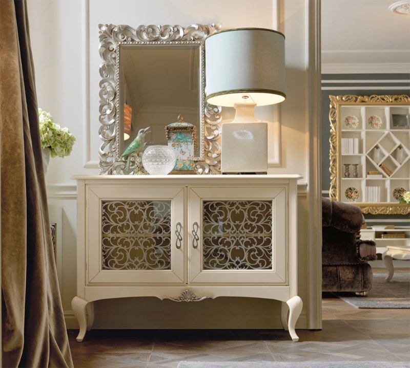 Table de chevet classique