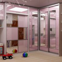 Armoire d'angle dans la chambre des enfants