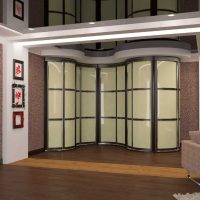 Meuble d'angle à façades concaves-convexes