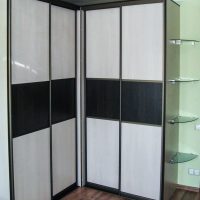 Panneaux stratifiés sur le plancher du salon