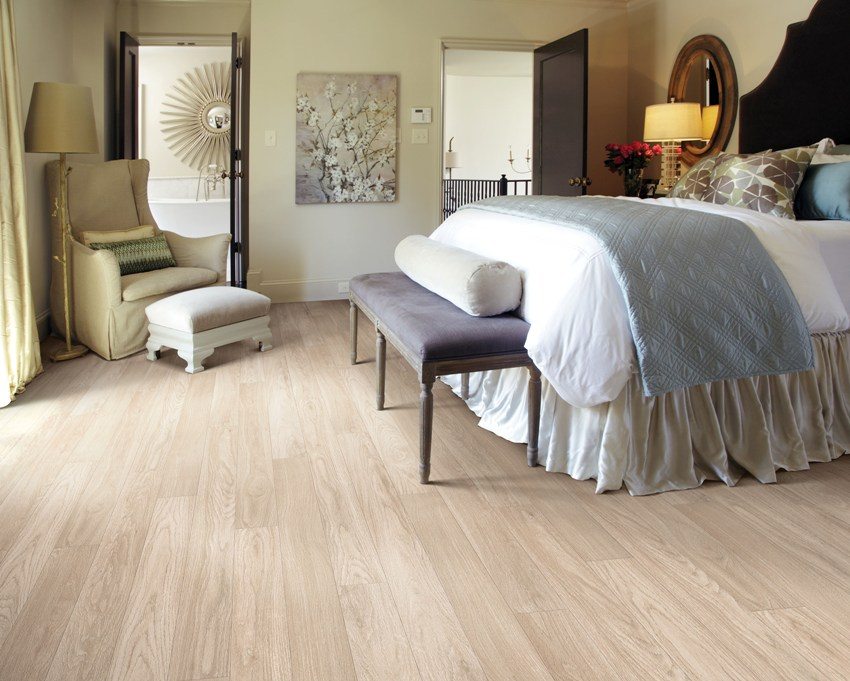 Light laminate in the bedroom interior