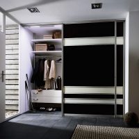 Carrelage en céramique sombre