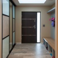 Conception d'un petit couloir avec un cintre ouvert