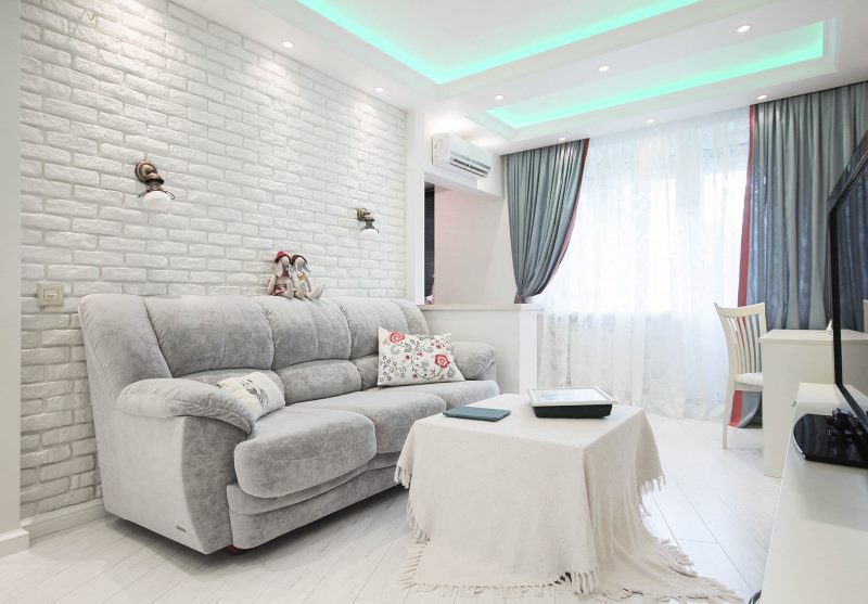 Intérieur d'une pièce lumineuse à Khrouchtchev