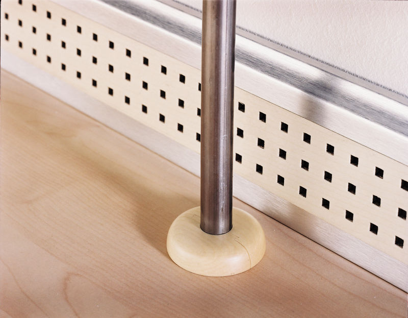 Anneau décoratif en plastique sur le tuyau de chauffage