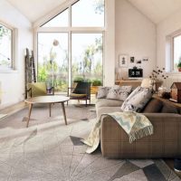 Salon étroit dans une maison de campagne