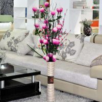 Canapé gris avec revêtement en faux tissu