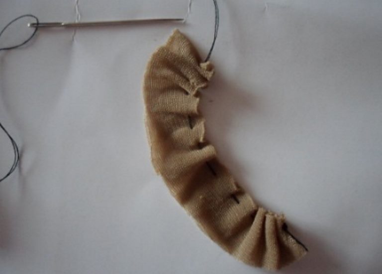 Nylon strip with thread for flower assembly