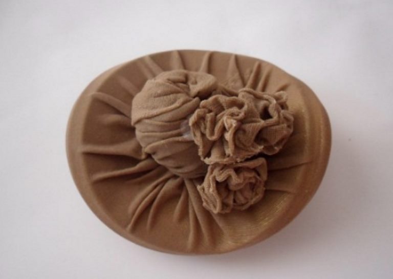 Decorative cap made of nylon stockings