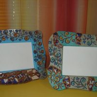 Mosaïque de verre sur un cadre en bois