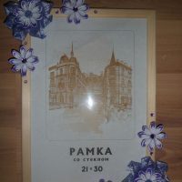 Fleurs en papier d'emballage sur un cadre en verre