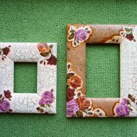 Deux cadres photo sur fond vert