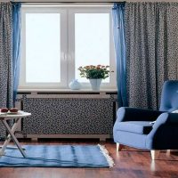 Écran en tissu sur le radiateur de chauffage