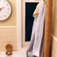 Corde de jute sur un tuyau de chauffage