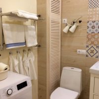 Boîte décorative dans le coin de la salle de bain