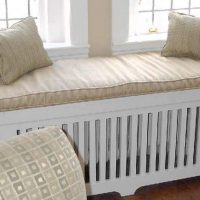 Un petit canapé sur le radiateur