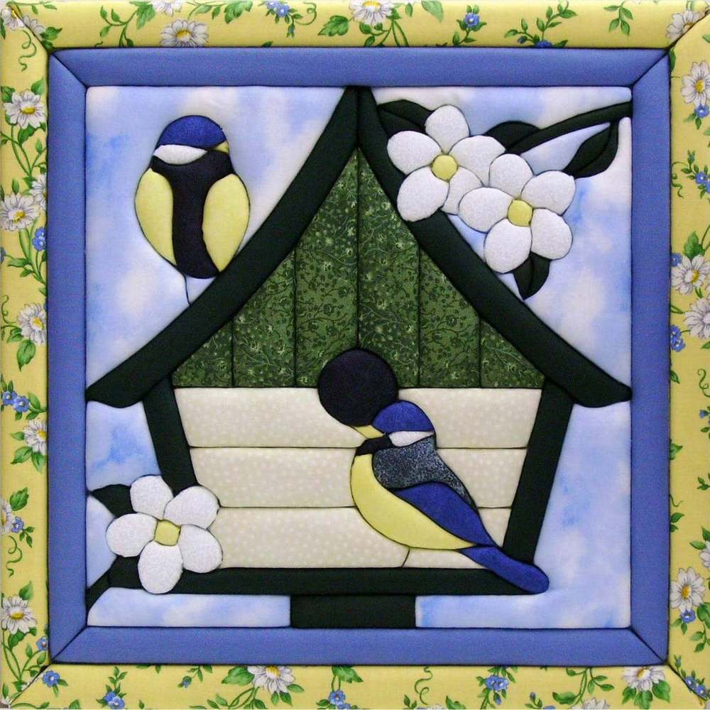 Une maison pour les seins dans une image de tissu pour une chambre d'enfants