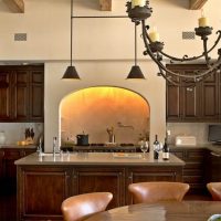 Hotte cintrée à l'intérieur de la cuisine-salon