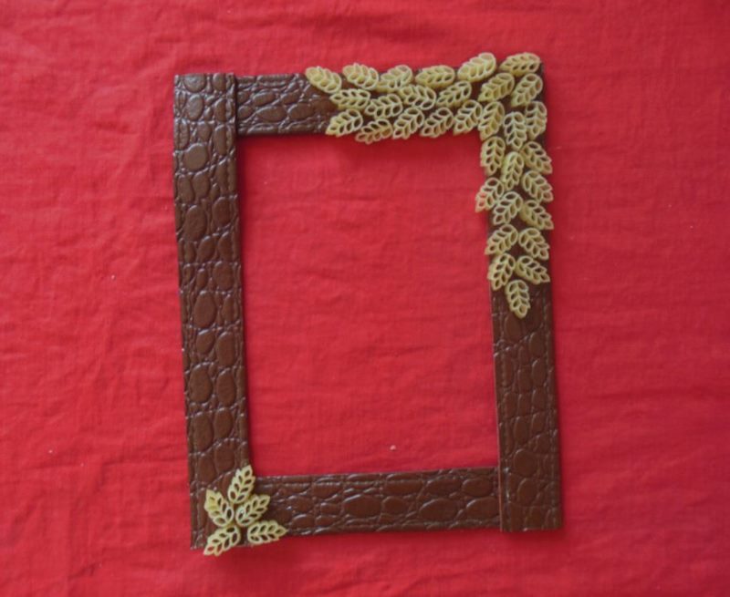 Cadre photo DIY de ceinture avec décor de pâtes