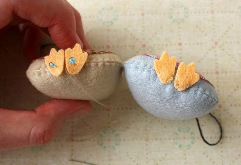 Pattes de fixation sur feutre feutre