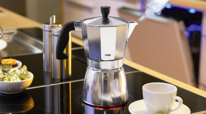 Cocktails dans une machine à café.